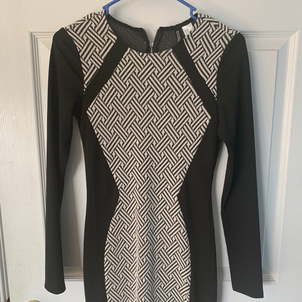 Divided H&M Black & White Patterned Dress